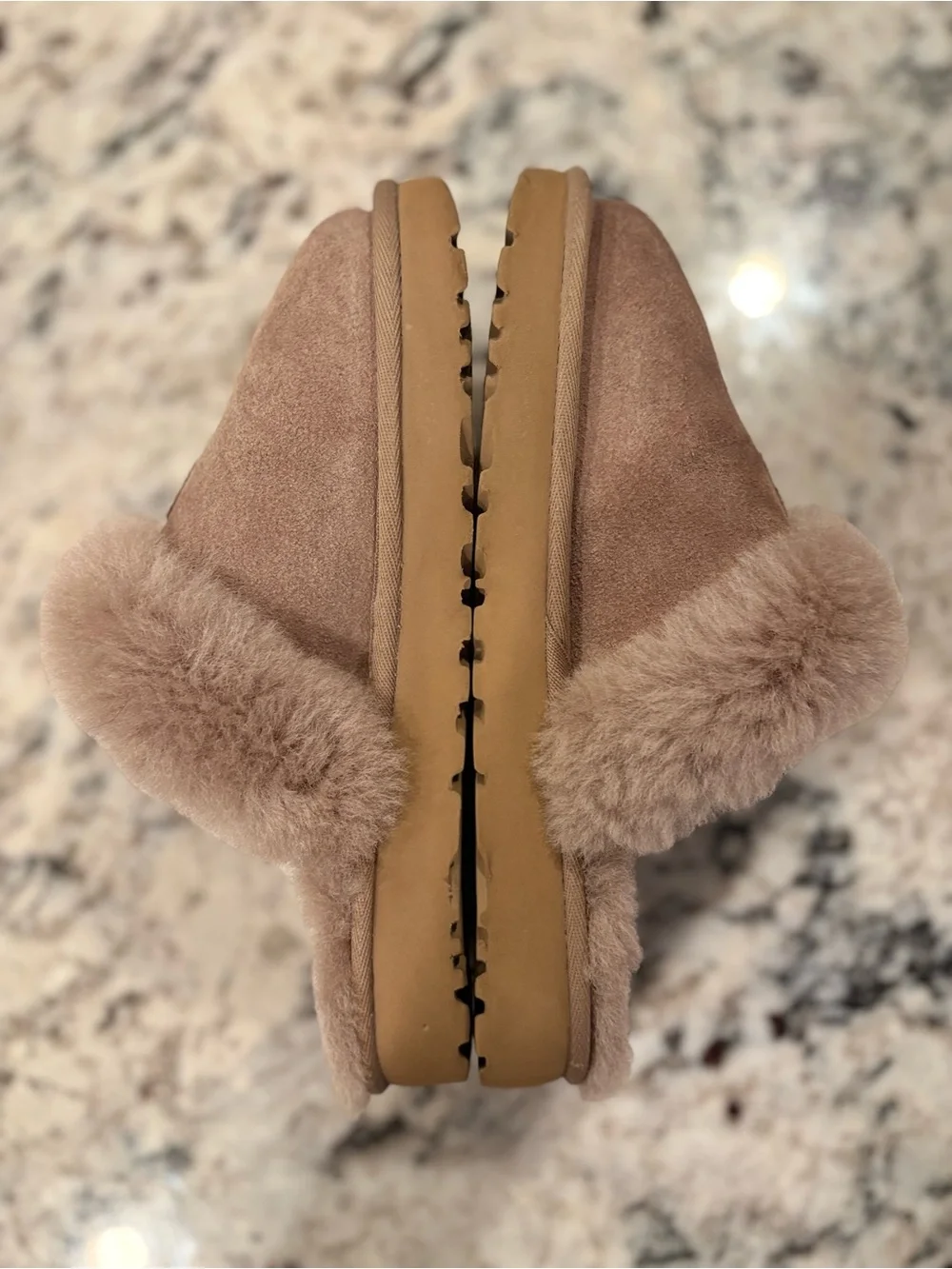 UGG Cozy Slippers Women’s Size 5 Tan Shearling Lined Slip On Slippers - Picture 7 of 9
